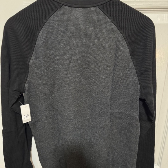 Men’s gray waffle-knit thermal shirt (Medium) | Gap - Picture 2 of 5